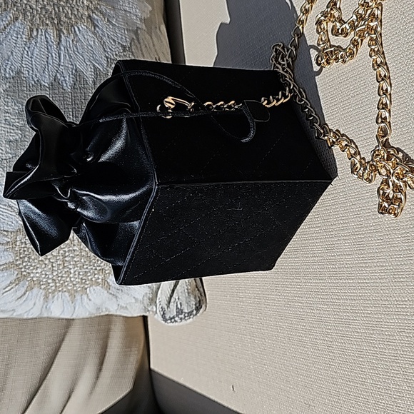 Purse - Picture 2 of 4